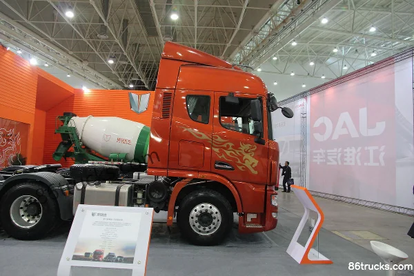 Union Truck U420 420 hp 6X4(10 wheels) Tractor Truck Exterior (3) | 86Trucks