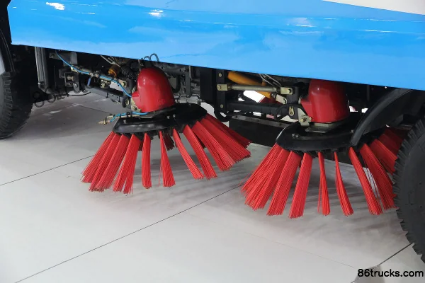 Dongfeng Kaipute 63 ch 4X2(6 roues) camion balayeuse électrique pur Cabine (2) | 86Trucks