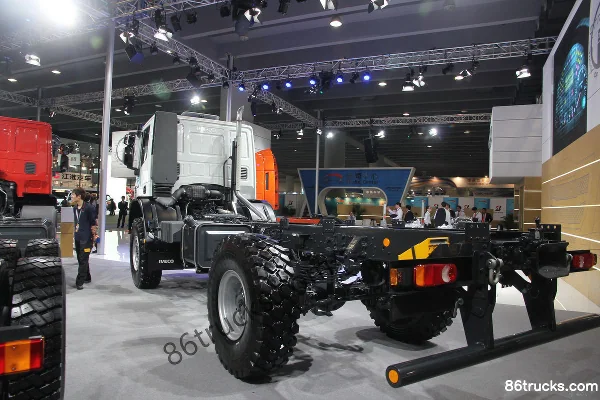 IVECO EuroCargo Series 299 hp 4X4(6 wheels) Cargo Truck Exterior (2) | 86Trucks