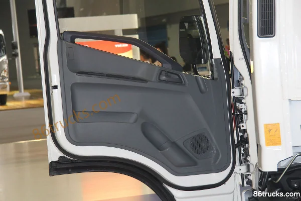 Yuejin Chaoyue C500-52 180hp 4X2(6 wheels) Day Cab Cargo Truck Chassis (2) | 86Trucks