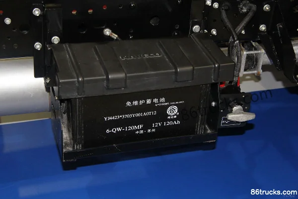 Yuejin Chaoyue C500-52 180hp 4X2(6 wheels) Day Cab Cargo Truck Chassis (2) | 86Trucks