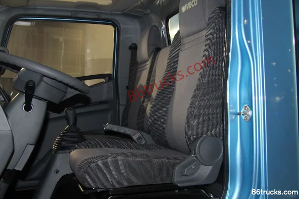 Yuejin Yuejin C500-33 170hp 4X2(6 wheels) 3.79m AMT automatic semi-row van light truck (China VI) (axle ratio 4.375) Cab (2) | 86Trucks