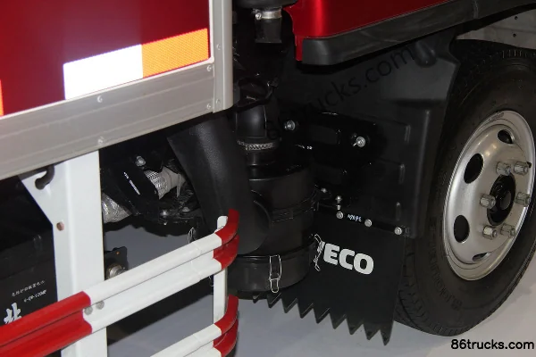 Yuejin Chaoyue C500-33 Comfort Edition 140hp 4X2(6 wheels) 3.65m semi-row van cargo truck Chassis (3) | 86Trucks