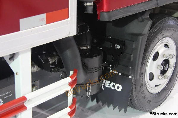 Yuejin Chaoyue C500-33 Comfort Edition 140hp 4X2(6 wheels) 3.65m semi-row van cargo truck Chassis (2) | 86Trucks