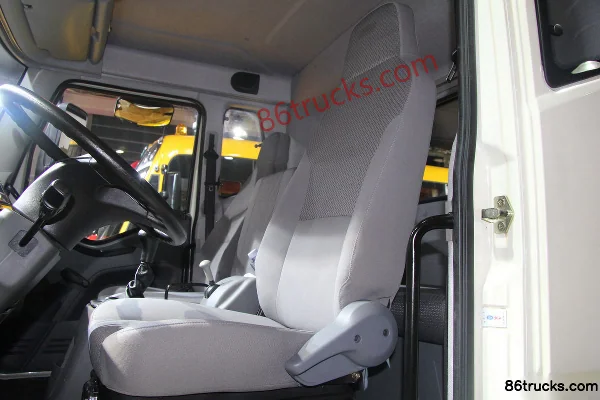 FAW Jiefang J6L Medium Truck 140 hp 4X2(6 wheels) 6.8m Cargo Truck Chassis (New Deutz) Cab (1) | 86Trucks