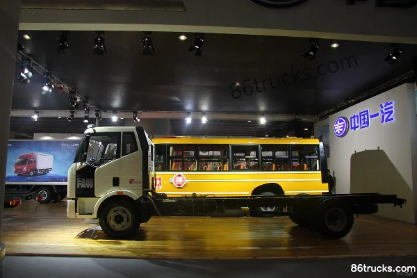FAW Jiefang J6L Medium Truck 140 hp 4X2(6 wheels) 6.8m Cargo Truck Chassis (New Deutz) Exterior (3) | 86Trucks
