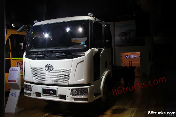FAW Jiefang J6L Medium Truck 140 hp 4X2(6 wheels) 6.8m Cargo Truck Chassis (New Deutz) Exterior (2) | 86Trucks