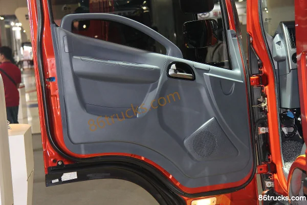 FAW-GM F330 Subo 150 hp 4X2(6 wheels) 4.8m semi-sleeper van light truck Cab (2) | 86Trucks