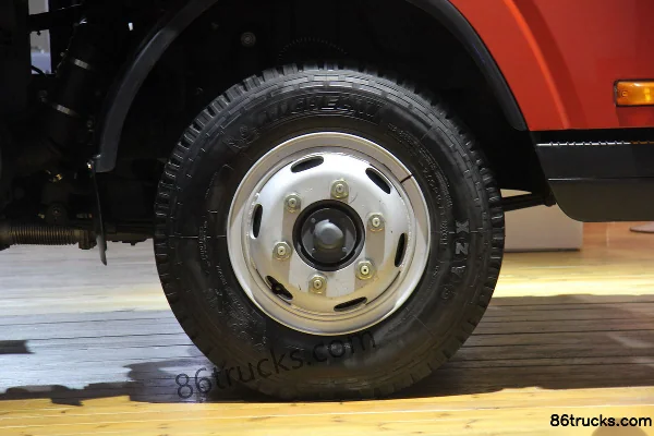 FAW-GM F330 Subo 150 hp 4X2(6 wheels) 4.8m semi-sleeper van light truck Chassis (1) | 86Trucks