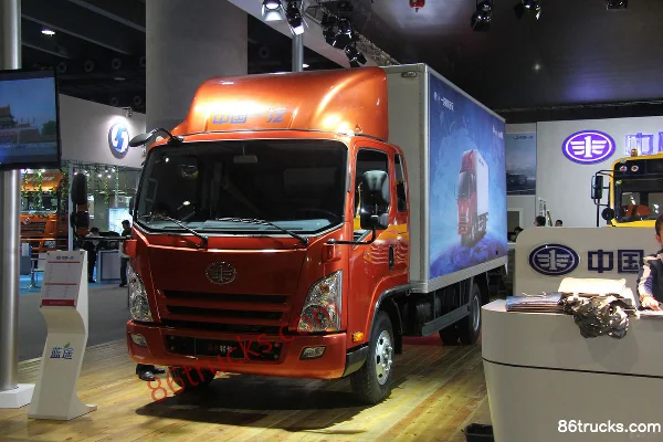 FAW-GM F330 Subo 150 hp 4X2(6 wheels) 4.8m semi-sleeper van light truck Exterior (3) | 86Trucks