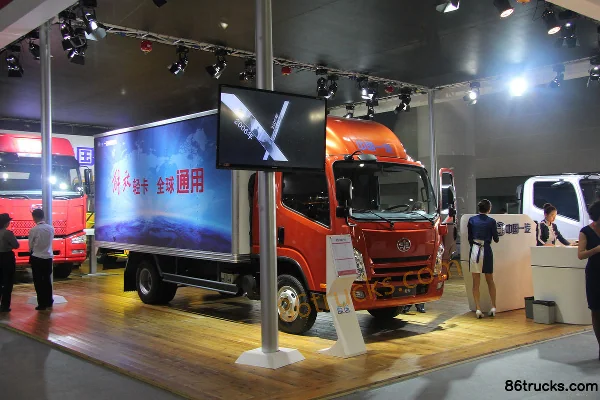 FAW-GM F330 Subo 150 hp 4X2(6 wheels) 4.8m semi-sleeper van light truck Exterior (2) | 86Trucks