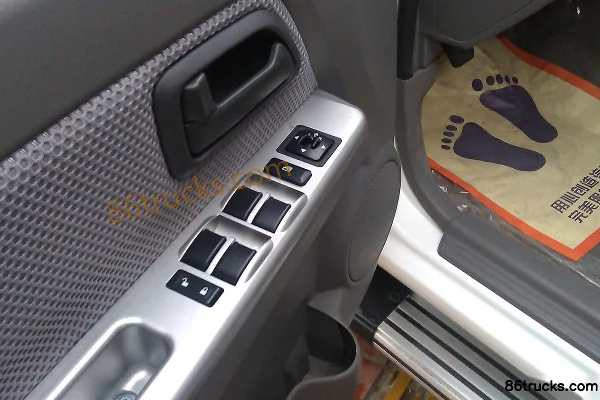 Dongfeng Hushi 2,8 L diesel 4x4(6 roues) Pick-up double cabine (4) | 86Trucks