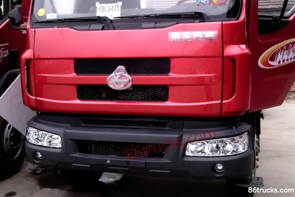 Dongfeng Liuqi Chenglong Medium Truck 160 hp 4X2(6 wheels) 6.8m Half-row Cage Cargo Truck Exterior (3) | 86Trucks