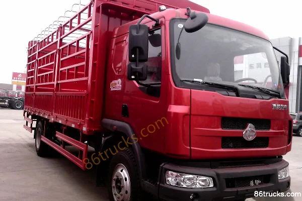 Dongfeng Liuqi Chenglong Medium Truck 160 hp 4X2(6 wheels) 6.8m Half-row Cage Cargo Truck Exterior (2) | 86Trucks