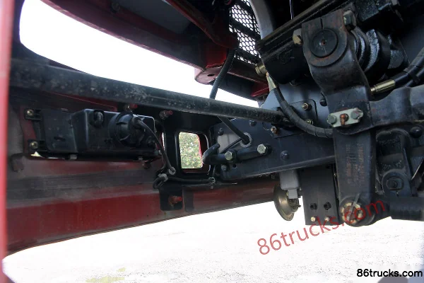 Dongfeng Liuqi Longka heavy truck 310 hp 6X2(8 wheels) long-nose tractor truck Chassis (1) | 86Trucks
