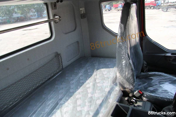 Dongfeng Liuqi Balong camion lourd 340 ch 8X4(12 roues) 8,2 m camion benne (châssis) Cabine (3) | 86Trucks