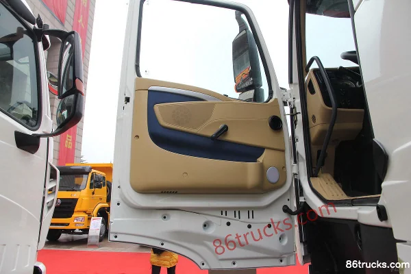 Sinotruk HOWO-T7H Heavy Truck 430 hp 6X4(10 wheels) Tractor Truck (ZZ4257V324HC1B) Cab (2) | 86Trucks