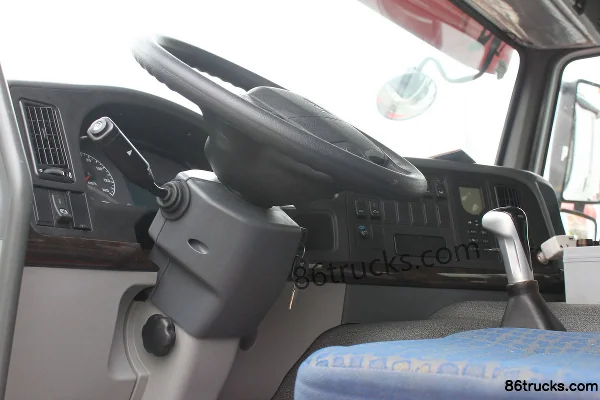 Sinotruk HOWO 266 hp 4X2(6 wheels) Garbage Truck (Qingzhuan Brand) Cab (2) | 86Trucks