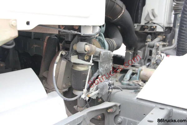 Sinotruk HOWO 266 hp 4X2(6 wheels) Garbage Truck (Qingzhuan Brand) Chassis (3) | 86Trucks