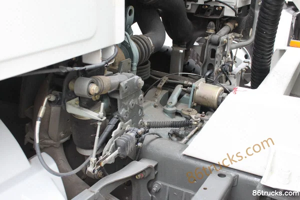 Sinotruk HOWO 266 hp 4X2(6 wheels) Garbage Truck (Qingzhuan Brand) Chassis (2) | 86Trucks