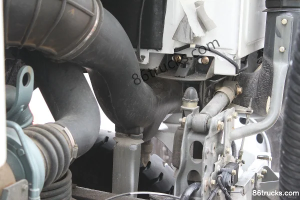 Sinotruk HOWO 266 hp 4X2(6 wheels) Garbage Truck (Qingzhuan Brand) Chassis (1) | 86Trucks