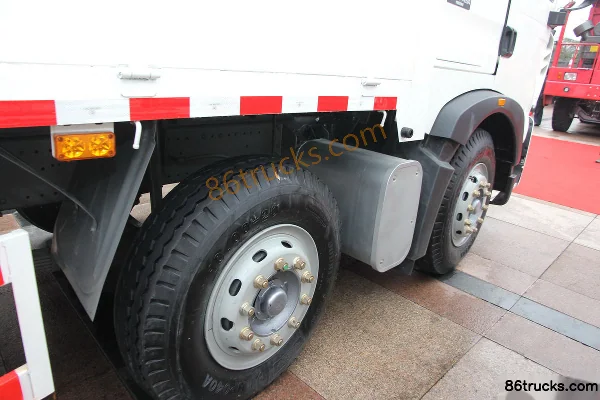 Sinotruk HOWO T5G 280hp 6X2(8 wheels) 7.8m stake truck Chassis (3) | 86Trucks