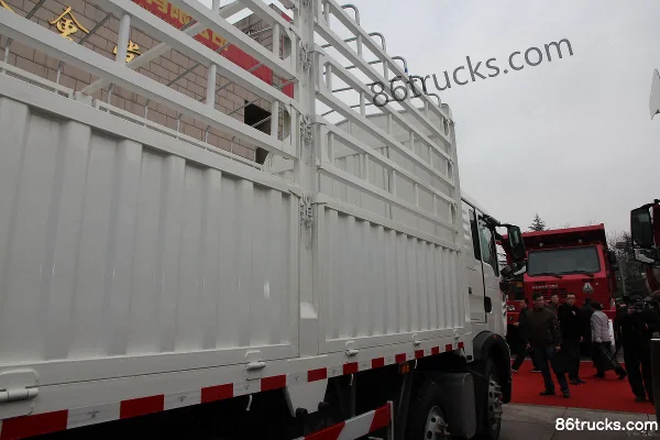Sinotruk HOWO T5G 280hp 6X2(8 wheels) 7.8m stake truck Body (2) | 86Trucks