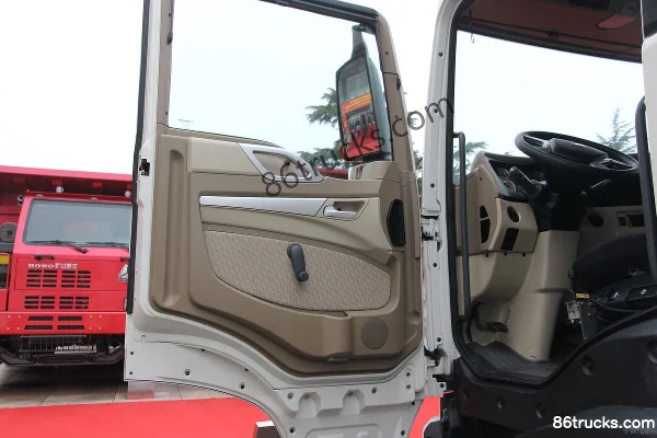 Sinotruk HOWO T5G Heavy Truck 340hp 6X4(10 wheels) 5.6m dump truck Cab (2) | 86Trucks
