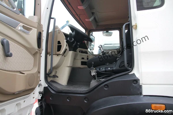 Sinotruk HOWO T5G Heavy Truck 340hp 6X4(10 wheels) 5.6m dump truck Cab (1) | 86Trucks