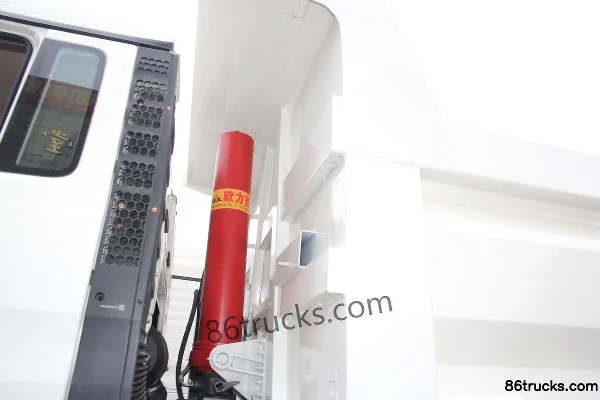 Sinotruk HOWO T5G Heavy Truck 340hp 6X4(10 wheels) 5.6m dump truck Chassis (2) | 86Trucks
