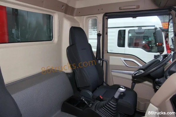 Sinotruk HOWO T5G série camion lourd 310 ch 8X4(12 roues) camion benne 7,6 m Cabine (1) | 86Trucks