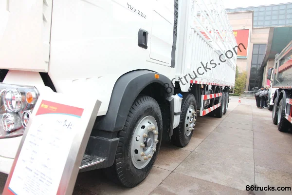Sinotruk HOWO T5G heavy truck 310 hp 8X4(12 wheels) 9.52 meters cage-type cargo truck Chassis (2) | 86Trucks