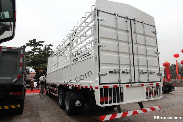 Sinotruk HOWO T5G heavy truck 310 hp 8X4(12 wheels) 9.52 meters cage-type cargo truck Exterior (3) | 86Trucks