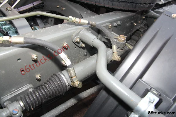 Sinotruk Haohan camion lourd 336 ch 6X2(8 roues) tracteur routier Châssis (3) | 86Trucks