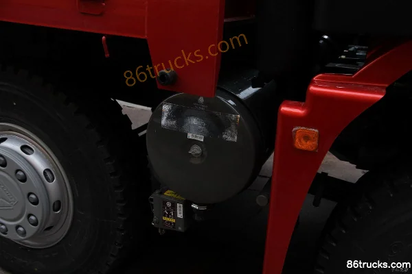 Sinotruk Haohan J7B heavy truck 340 hp 8X4(12 wheels) 9.5 m flatbed cargo truck Chassis (3) | 86Trucks