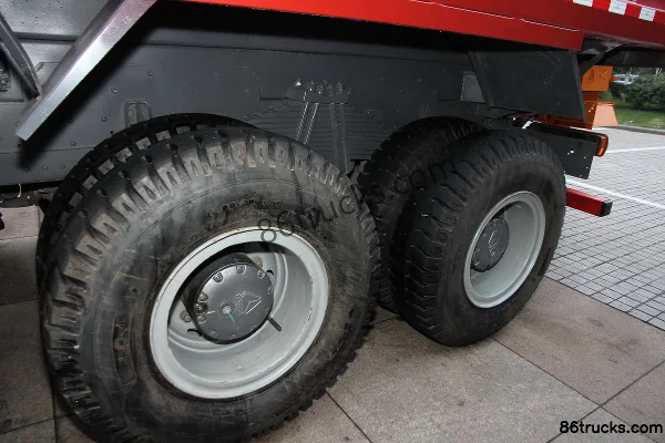 Sinotruk HOWO-7 336 ch 6X4(10 roues) camion de déneigement (marque Lvye) Cabine (3) | 86Trucks