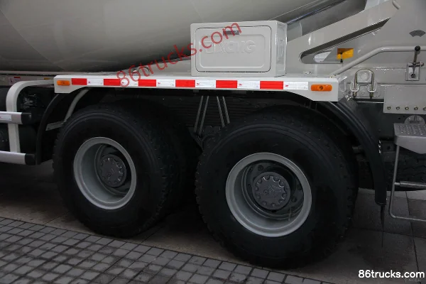 Sinotruk HOWO-T7H 390hp 8X4(12 wheels) Concrete Mixer Truck Cab (3) | 86Trucks