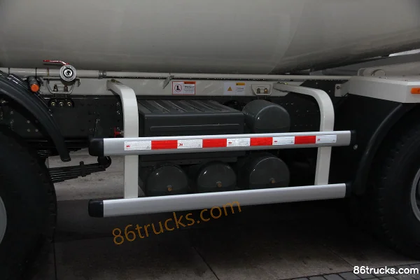 Sinotruk HOWO-T7H 390hp 8X4(12 wheels) Concrete Mixer Truck Cab (2) | 86Trucks