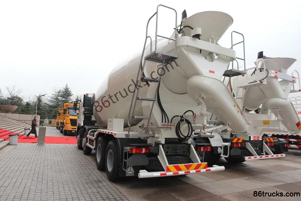 Sinotruk HOWO-T7H 390hp 8X4(12 wheels) Concrete Mixer Truck Exterior (3) | 86Trucks