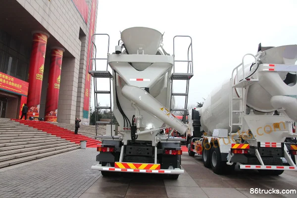 Sinotruk HOWO-T7H 390hp 8X4(12 wheels) Concrete Mixer Truck Exterior (2) | 86Trucks