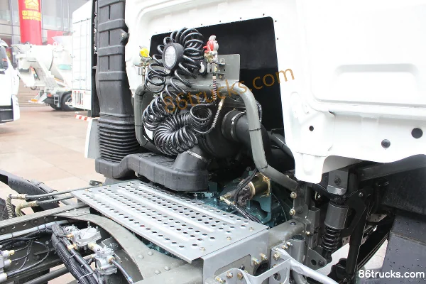Sinotruk HOWO T5G Heavy Truck 340 hp 6X2(8 wheels) Tractor Truck Chassis (1) | 86Trucks