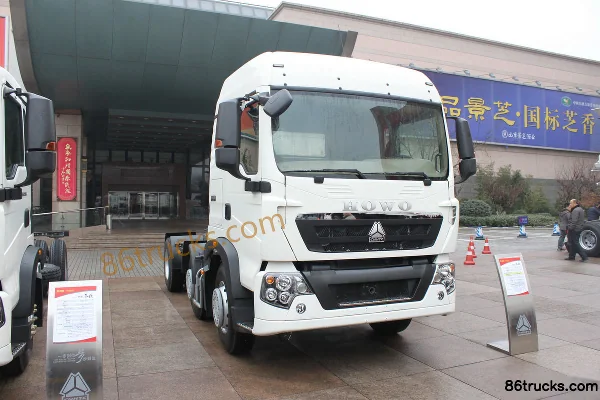 Sinotruk HOWO T5G Heavy Truck 340 hp 6X2(8 wheels) Tractor Truck Exterior (2) | 86Trucks