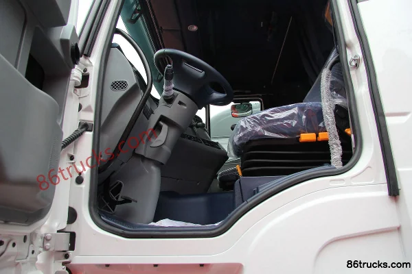 Hongyan Genlyon 380hp 6X4(10 wheels) Tractor Truck (Export Model) Cab (3) | 86Trucks