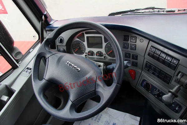 Hongyan Genlyon 380hp 6X4(10 wheels) Tractor Truck (Export Model) Cab (1) | 86Trucks