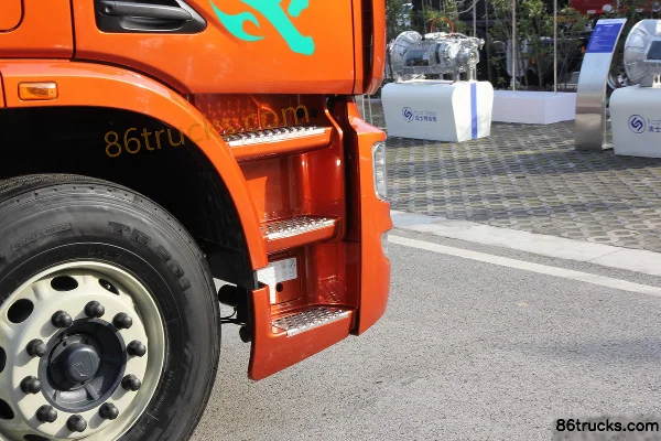 Union Truck U340 Heavy Truck Standard Load Type 340hp 6X2(8 wheels) LNG Tractor Truck Chassis (3) | 86Trucks