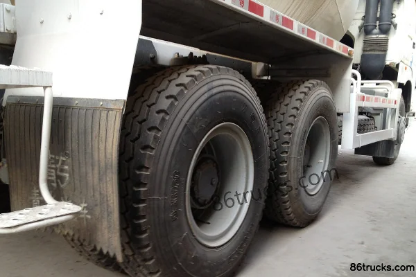 Sinotruk HOWO 336 ch 6X4(10 roues) camion malaxeur (marque Qingzhuan) Châssis (2) | 86Trucks