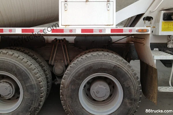Sinotruk HOWO 336 ch 6X4(10 roues) camion malaxeur (marque Qingzhuan) Châssis (1) | 86Trucks