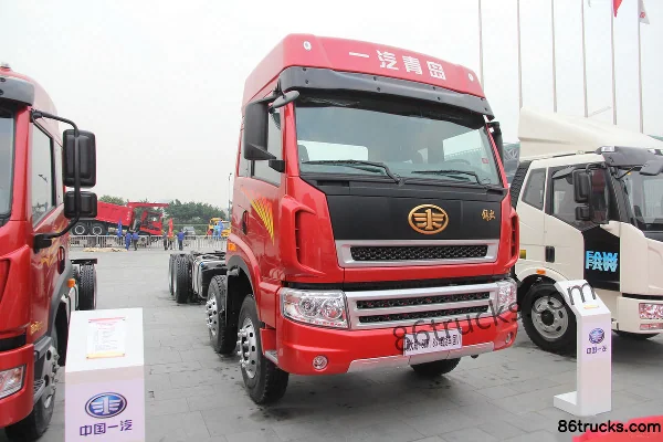 FAW Jiefang Qingdao Xindewei camion porteur 270 ch 8X4(12 roues) 9,5 m cabine avec couchette Extérieur (2) | 86Trucks
