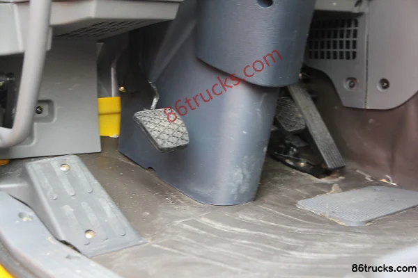 FAW Jiefang Qingdao New Hanwei (J5M) Heavy Truck 336 hp 8X4(12 wheels) 8m Dump Truck Cab (2) | 86Trucks