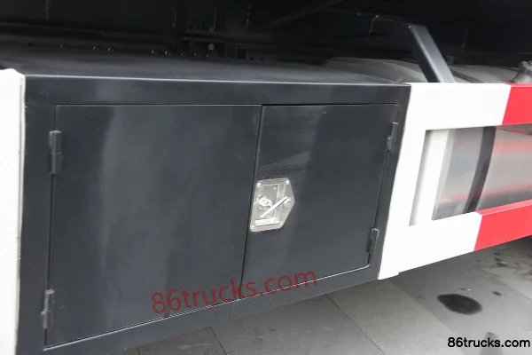 FAW Jiefang Aolong (J6M) 240 ch 6X2(8 roues) camion citerne (marque Longdi) Châssis (3) | 86Trucks